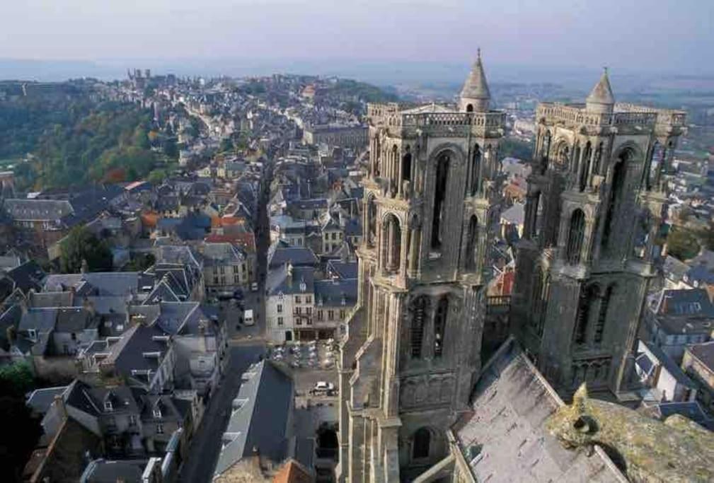Suite De Charme Au Pied De La Cathedrale Laon Dış mekan fotoğraf